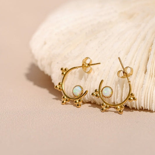 Boucles d'oreilles "Change" composé de deux créoles agrémenté de pierres semi précieuses au choix, le tout doré à l'or fin.